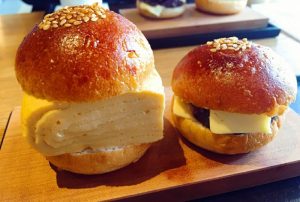 分厚いだし巻きサンドをガブリんちょ！北野天満宮近く ノットカフェ（knot cafe）