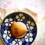 桜はまだですが、さくらのつばらつばら。桜の焼印にさくら餡春やなあ「鶴屋吉信」京都。...