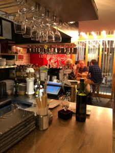 外国人かき分けぜひ来店してほしい 肉バル銀次郎 炎の魔術師 先斗町