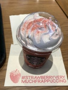 スタバ・ストロベリーベリーマッチフラペチーノ