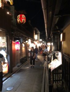 先斗町 お好み焼き 紅楽 　裏寺の小はる のような店に出会えたことに感謝