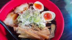 ラーメン親爺 妙心寺ブラック＠京都・花園「出汁の風味が効いた京都ブラック」実食レビュー