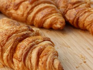 まざあぐうす ＠京都・金閣寺「幻のクロワッサンシュークリーム」実食レビュー