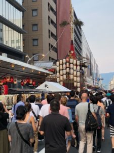 祇園祭と錦市場 酒蔵屋　生鱧を食べられるお店　海鮮ならココ！
