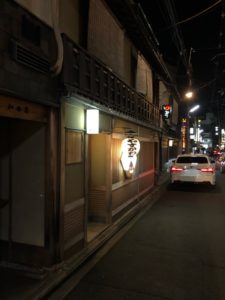 祇園の酒とおでんとお母さん　やすかわ　いつも気持ちよく迎えてくれる店　末吉町