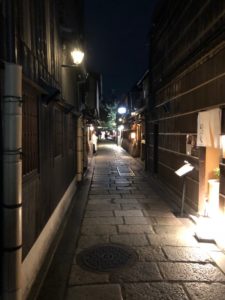 祇園麺処 むらじ 若い女性と外国人観光客に人気の店！さて、その真のラーメンの実力をこてつパパが判定(^-^;