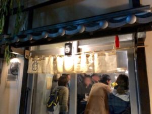 柳小路 立ち飲みTAKA いい店には行列ができます。一度は入ってみてくださいね！出会いが楽しい店(^^♪