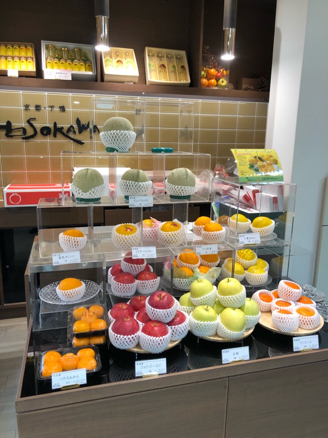 京都・下鴨 HOSOKAWA(ほそかわ) おっさんが、高島屋地下一階の高級フルーツ店に入り、マンゴーを食す～(゜o゜)
