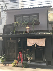 お饅頭のようなメロンパン　　"マッシュキョウト"