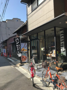 評判のクリームパン　"カナキヨ高辻店"