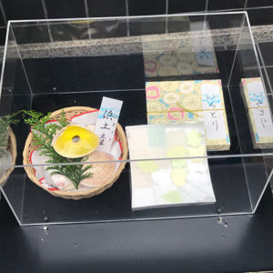 蛤の中身は涼しげなお菓子　"亀屋則克の浜土産"