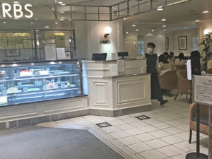 ラージサイズカットの満足度高いフレッシュケーキ　《ハーブス 京都藤井大丸店（HARBS）》
