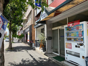 行列のできるジェラート店が出した焼き菓子の店　《SUGITORA patisserie labo》