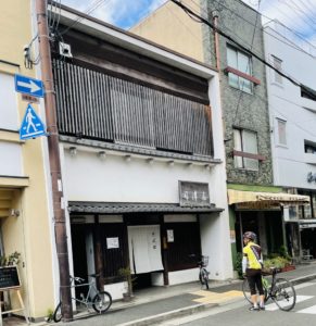 京都グルメレポート651「そば処　司津屋」鳥天そば　かやくご飯