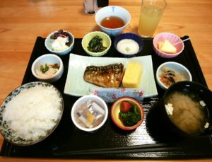 和歌山3　犬御殿の朝食と三段壁