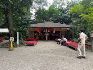 下鴨神社糺の森でかき氷　《さるや》
