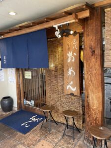 京都グルメレポート782「おめん」おめんと牛しぐれ御飯セット　京のお揚げさんと九条ネギのうどん