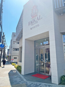広くて清潔感のある店舗　《バイカル下鴨本店》