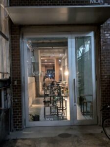 MON GALLERY AND WINE BAR　★★☆☆☆【京都】