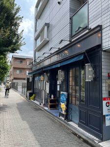 素通りするのには強い意志が必要なシュークリーム　《グランディール の黄金のクッキーシュー》