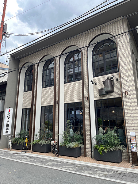 黄色と白のレモンケーキ　《イノダコーヒーのレモンケーキ》