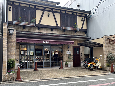 カラスが丸丸と太る町の名菓　《欧風堂のワッフル》