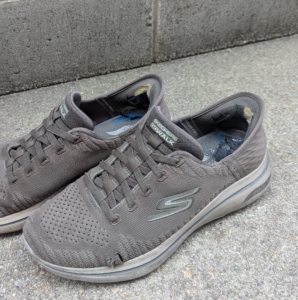 スケッチャーズ　スリップイン VS　プーマ　イーズイン　実際どっちも履いて比較したけど・・・